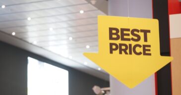 Best,Price,Sign,Hanging,In,A,Modern,Shopping,Mall,Setting