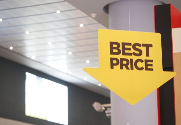 Best,Price,Sign,Hanging,In,A,Modern,Shopping,Mall,Setting