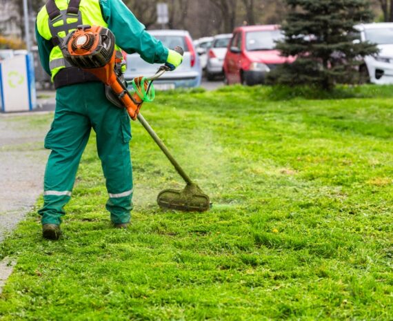 A,Worker,In,High,Visibility,Clothing,Maintains,Public,Spaces,,Expertly