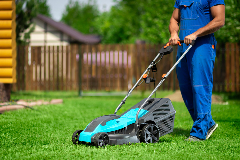 Lawn,Grass,Mowing.,Worker,Cutting,Grass,In,A,Green,Yard.